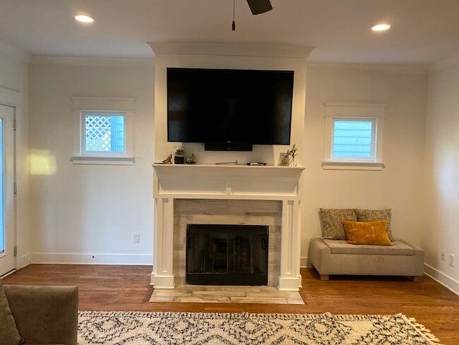 Building Photo - Craftsman Inspired 3 Bed/ 2.5 Bath Home in Cleveland Park, Fenced Yard, Pet Friendly, Screened Po...