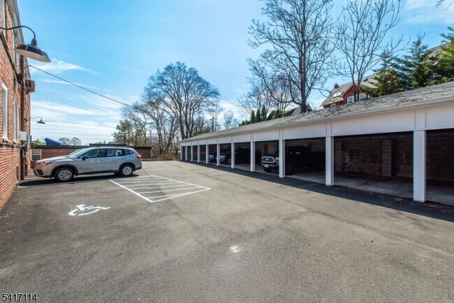 Building Photo - 376 Claremont Ave