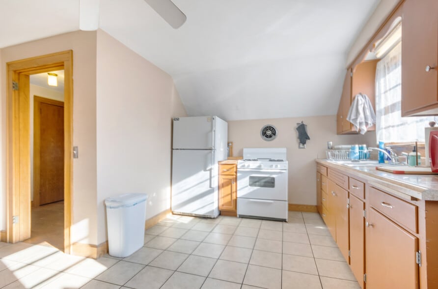 Building Photo - 302 S Brooks St