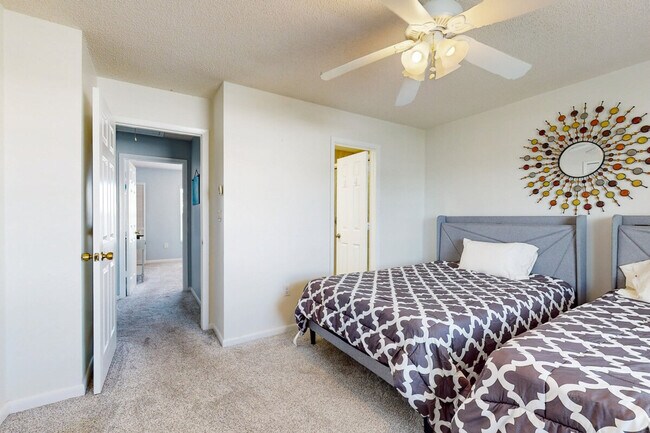 Building Photo - 65 Marco Villas E