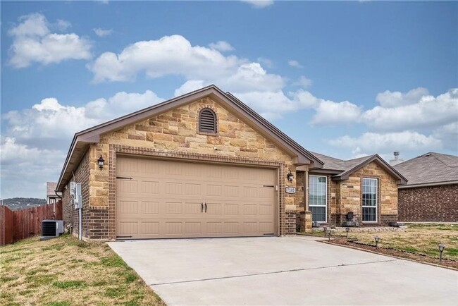 Building Photo - "Spacious 4-Bedroom Haven in Killeen with ...