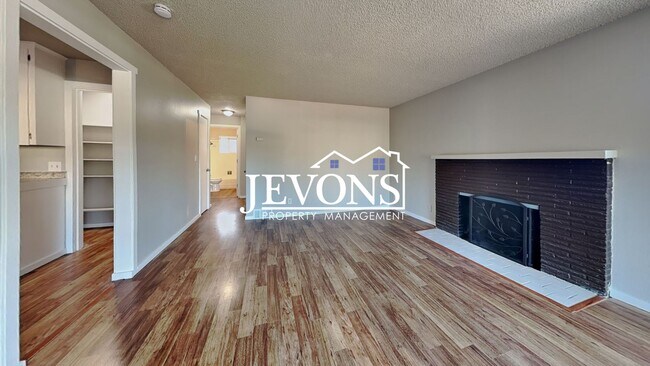 Building Photo - Inviting 2-bedroom 4-plex near Pritchard I...