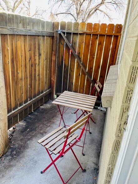 Building Photo - 1436 S Roberta St