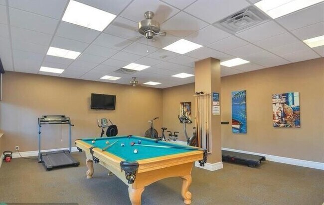 Building Photo - 305 N Pompano Beach Blvd