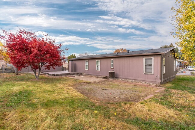 Building Photo - Pet Friendly 3 Bedroom 2 Bath