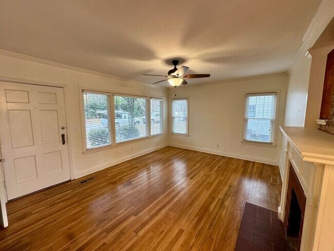 Building Photo - Just in time for the Holidays-Medical District Location, Character Galore