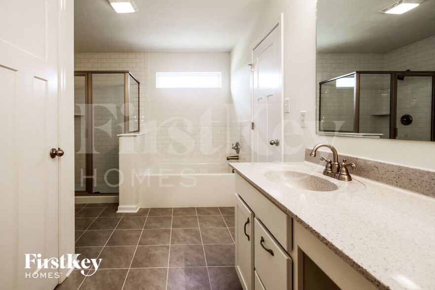Building Photo - 7240 Lockford Walk N