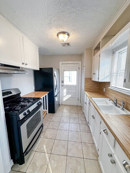 Building Photo - 835 NW 17th St