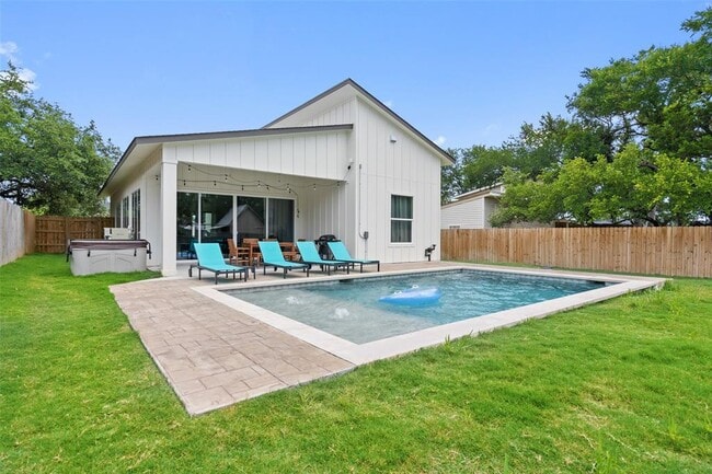 Building Photo - 2211 White Dove Pass