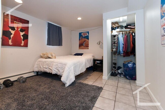 Building Photo - ALLSTON 5 BED/2 BATH FOR 9/1/2026