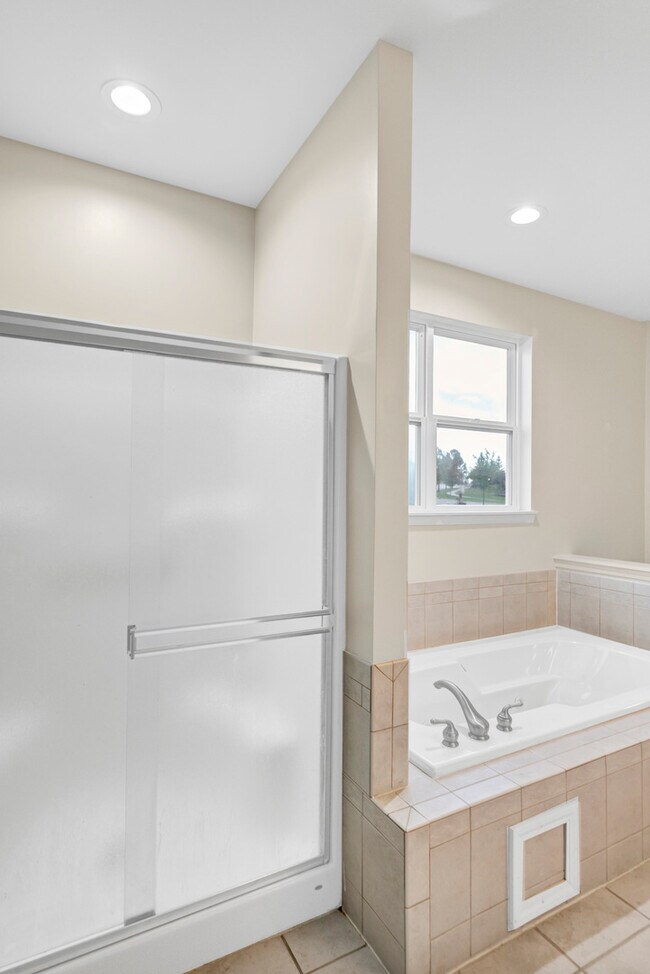 Building Photo - 2660 Harnish Dr