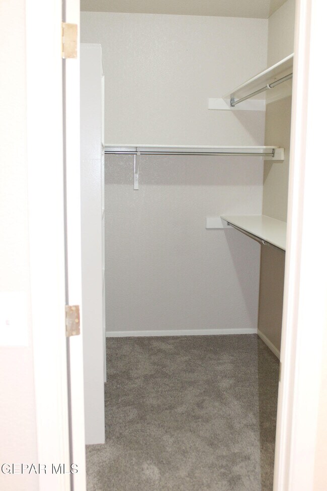 Building Photo - 221 Cloud Song E