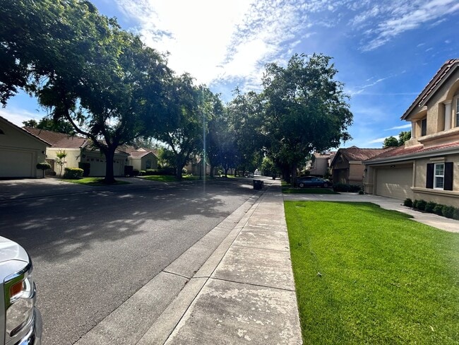 Building Photo - Beautiful Brookside Home 3 Bedroom/2 Bath