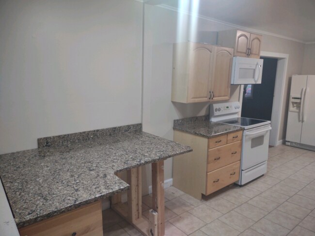 Building Photo - 105 Maher St