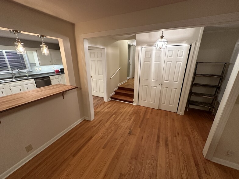 Looking towards kitchen, hallway, foyer - 511 Bitsy Ln