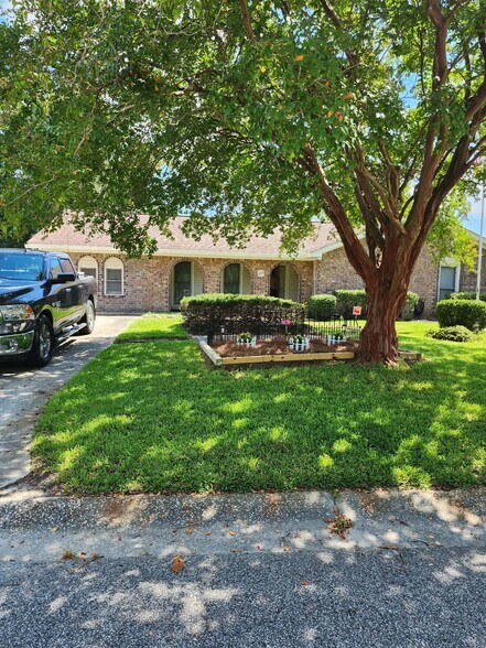 Building Photo - 209 Arrowhead Dr
