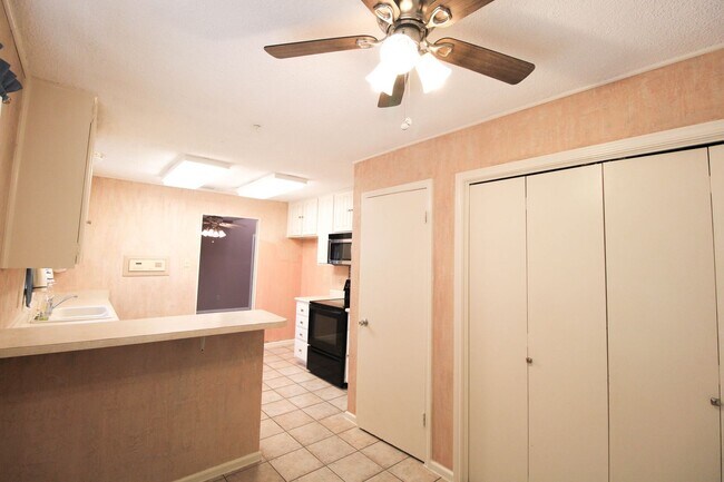 Building Photo - 10323 Quail Meadow St