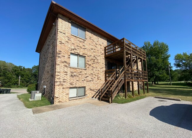 Building Photo - 1 Bedroom/1 Bathroom for Rent - Silvis, IL