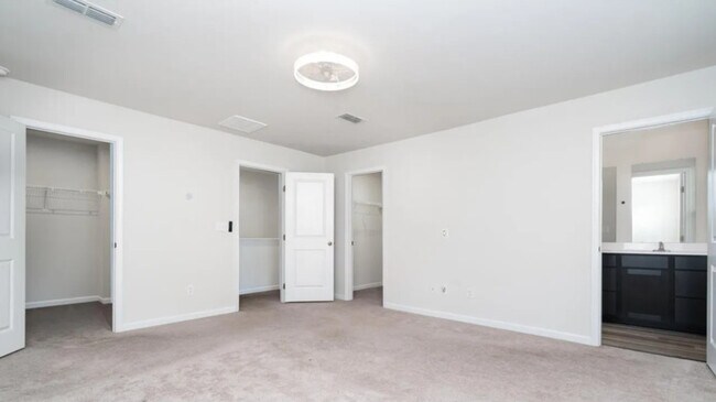 Building Photo - 1925 Pin Hook Rd