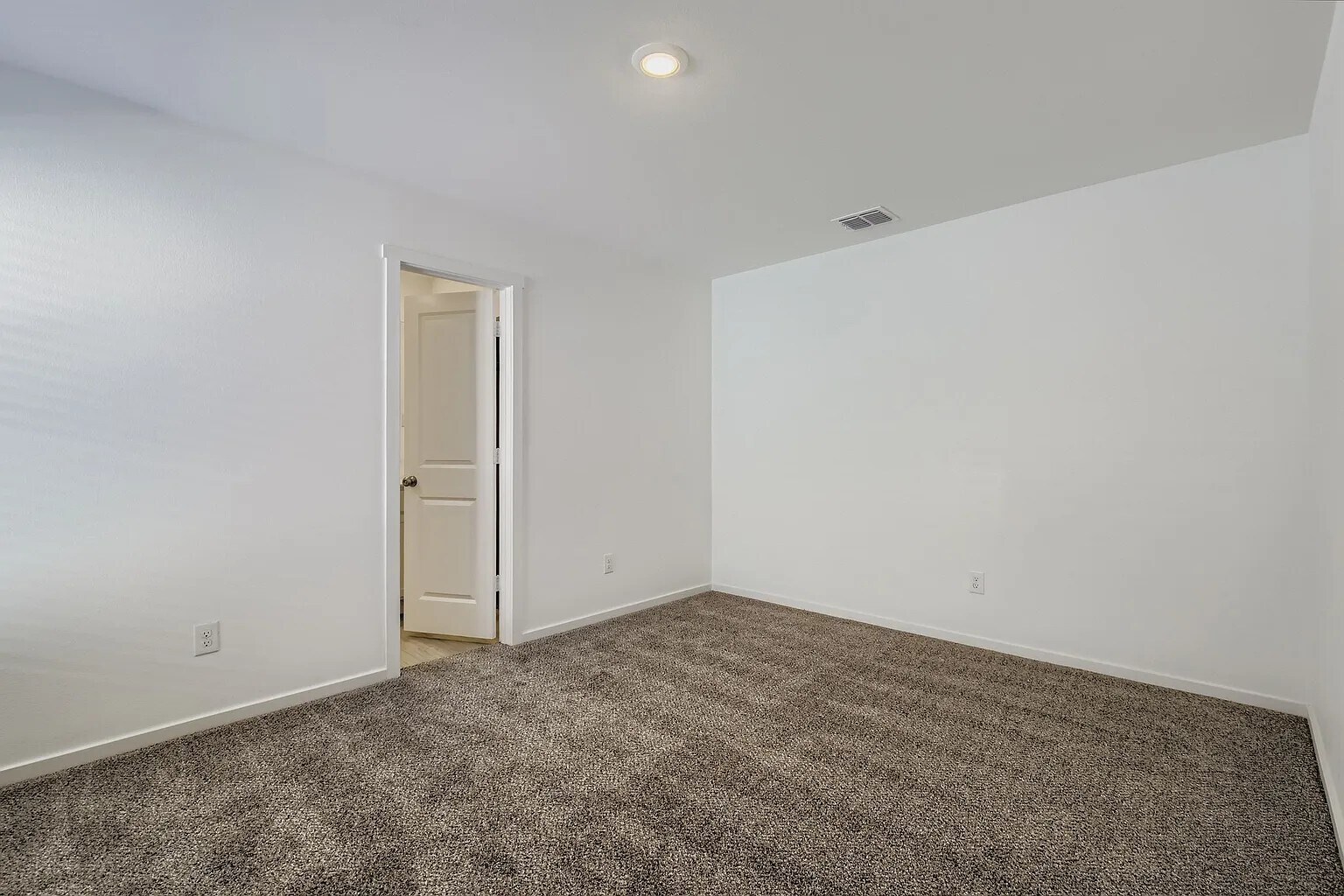 Building Photo - 904 Sandhill Crane Ln