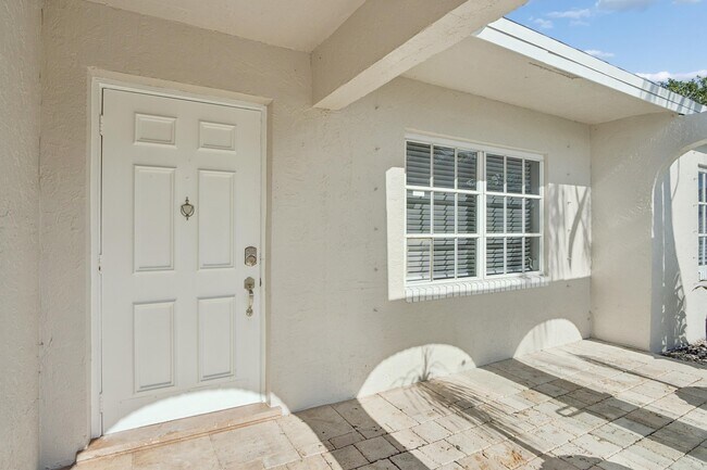 Building Photo - 4971 Ataman St