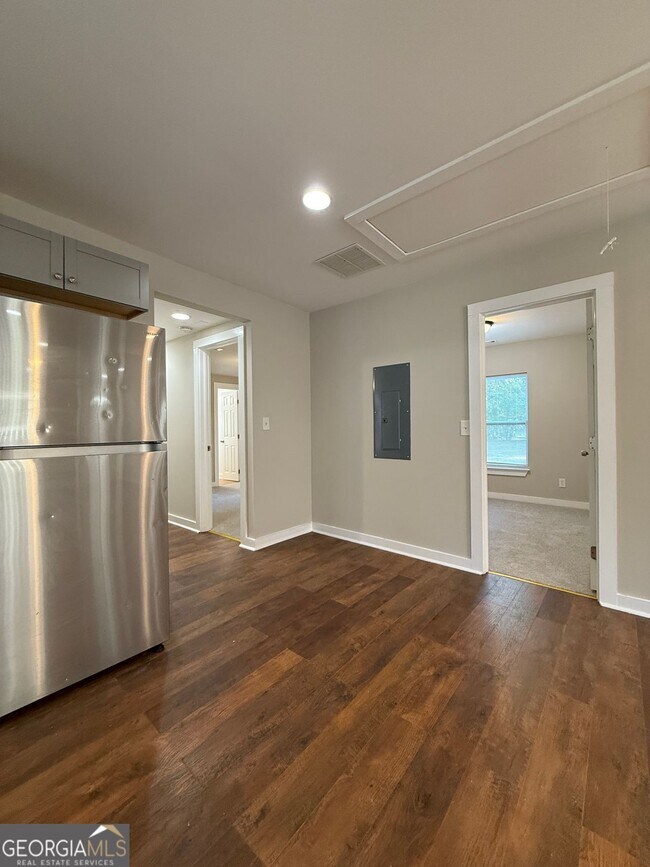 Building Photo - 221 Sheppard Pl