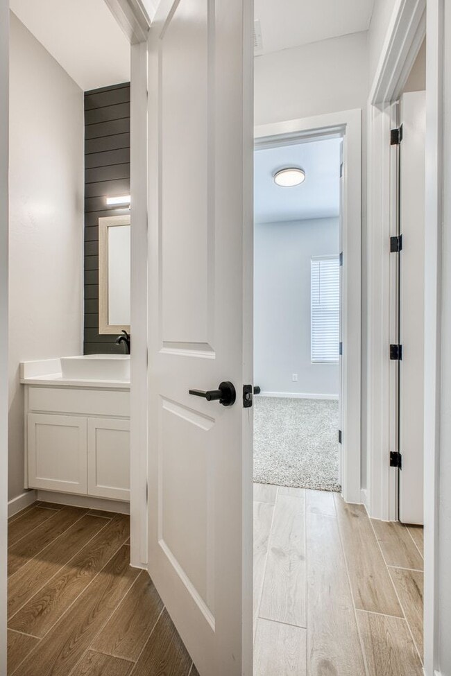 Building Photo - Beautiful East side House 4 bed-2.5 baths, part of The  Club that includes Swimming Pool, Gym, Te...