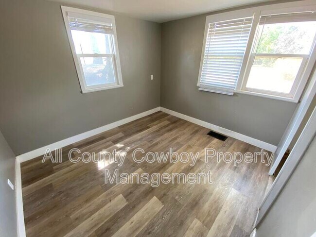 Building Photo - 1203 E Canby St
