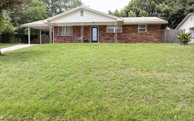 Building Photo - 1155 SE Magnolia Loop