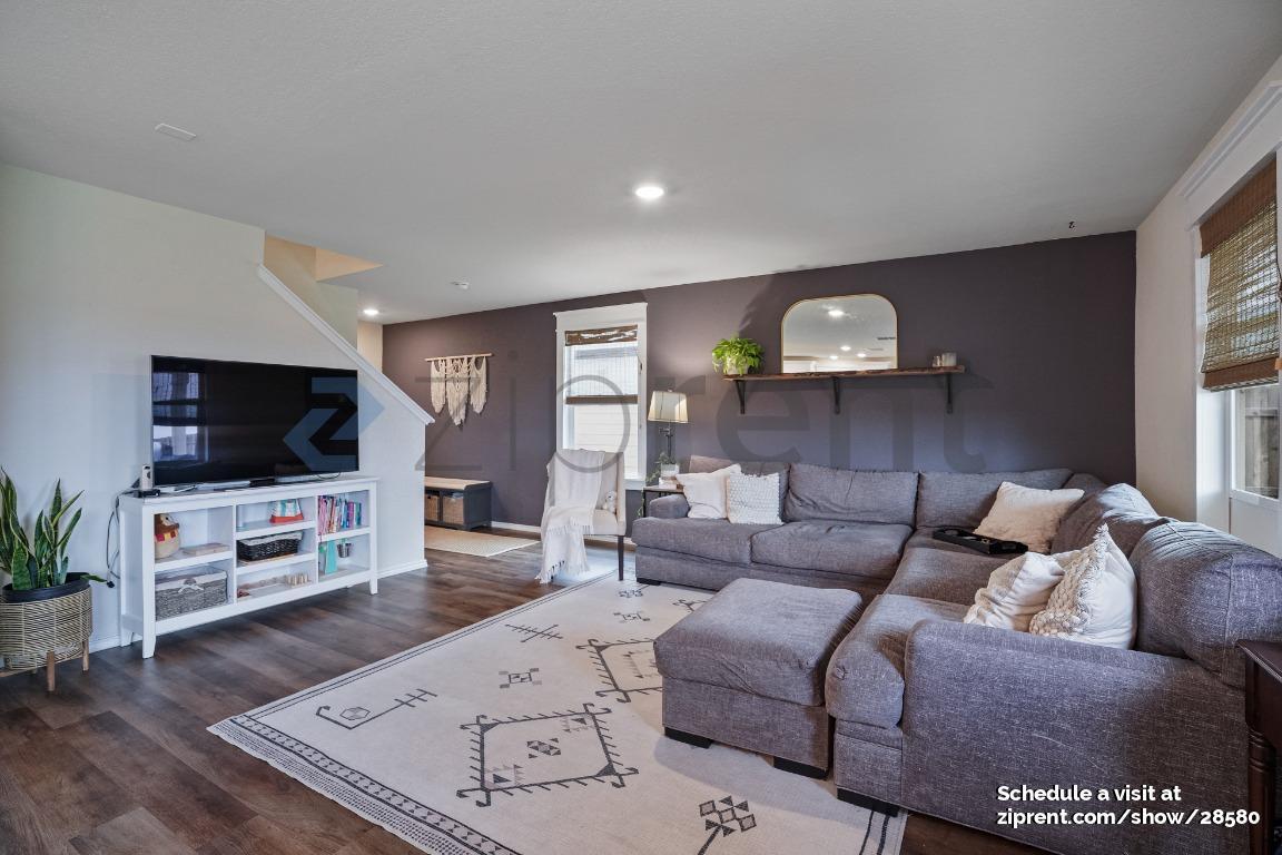 Building Photo - Unit