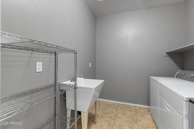 Building Photo - 474 W Seagull Dr