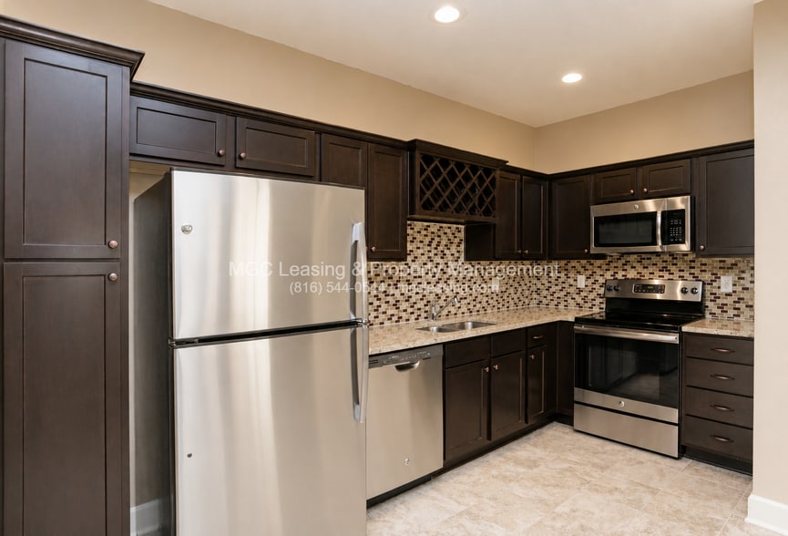 Building Photo - 2156 SW Timbertrace Ln