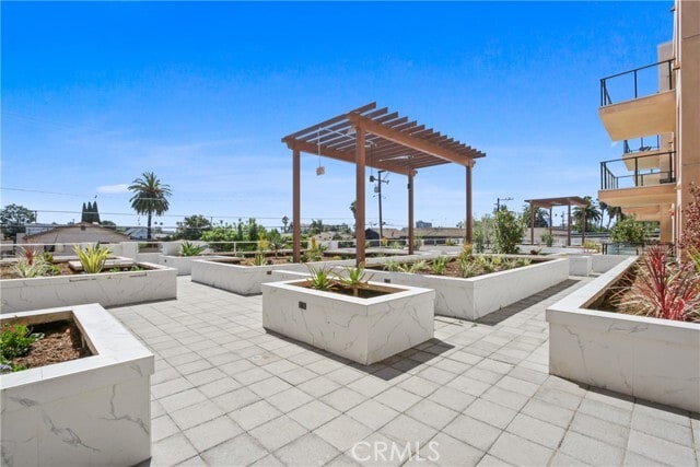 Building Photo - 1598 Long Beach Blvd