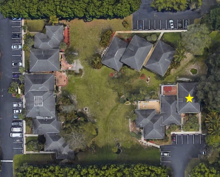 Secluded end unit in a small community - 1219 Solana Rd