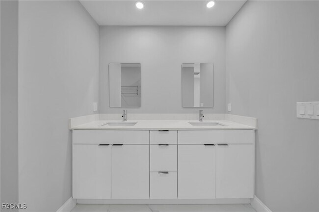 Building Photo - 2913 NW 9th Terrace