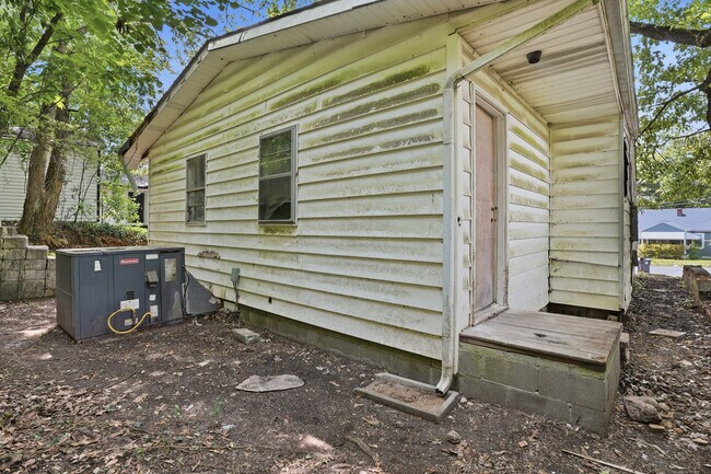 Building Photo - 7827 Rugby Ave