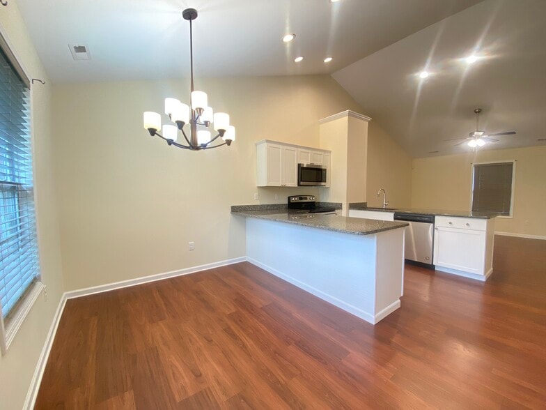Building Photo - 158 R C Buck Dr