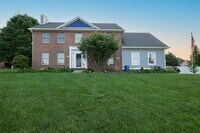 Building Photo - Immaculate 4 bed 3.5 bath w/2 offices, eat...