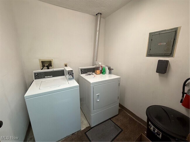 Building Photo - 4107 Orchard Dale Dr NW