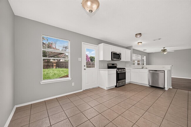 Building Photo - 19451 Nasworthy Dr