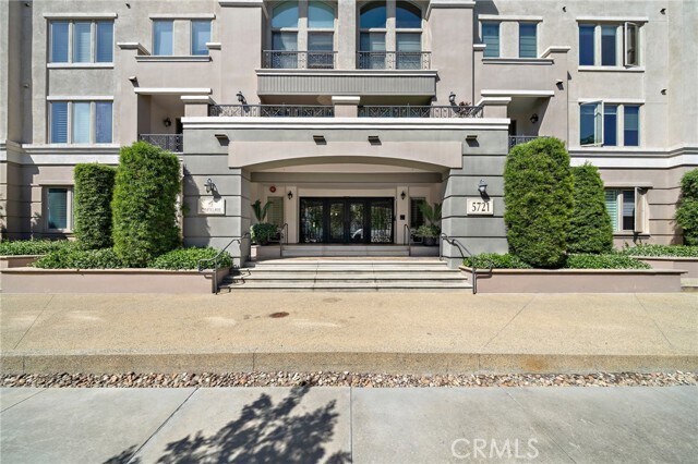 Building Photo - 6001 Crescent Park E