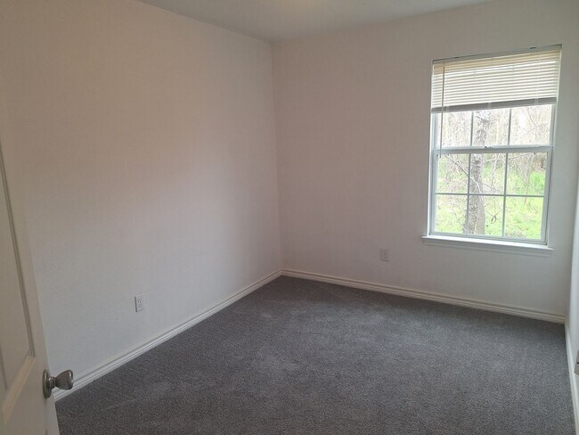 Building Photo - 2621 Lee Ave