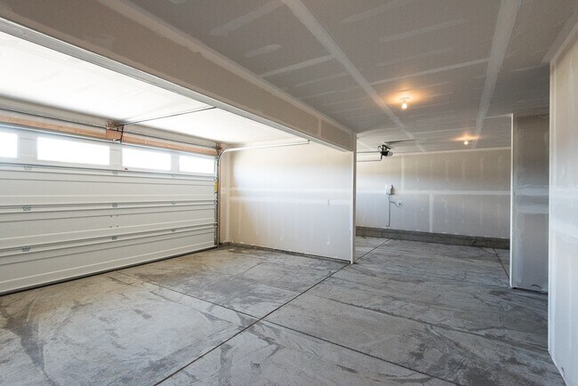 Building Photo - New 4 Bedroom Home in Post Falls with 3 Car Garage!
