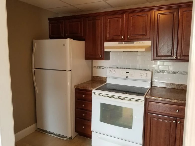 Kitchen - 1190 Plymouth Ave