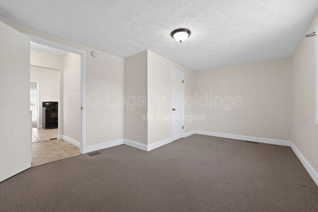 Building Photo - 388 Broaddus Ave