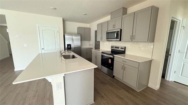 Building Photo - 2066 Walnut Crk Dr