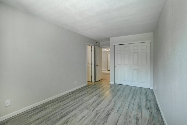 Building Photo - $1,750- 2 Bed 2 Bath Condo in Lakewood wit...
