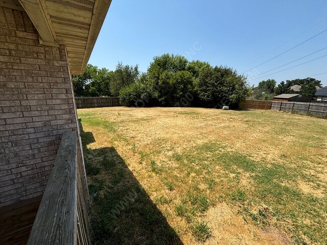 Building Photo - West Side Springdale Available Now