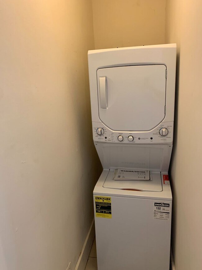 Building Photo - 909 W 30th St