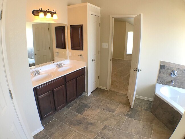 Building Photo - Sandstone Ranch Estates 3 bed with Refrig A/C plus Bonus Loft!